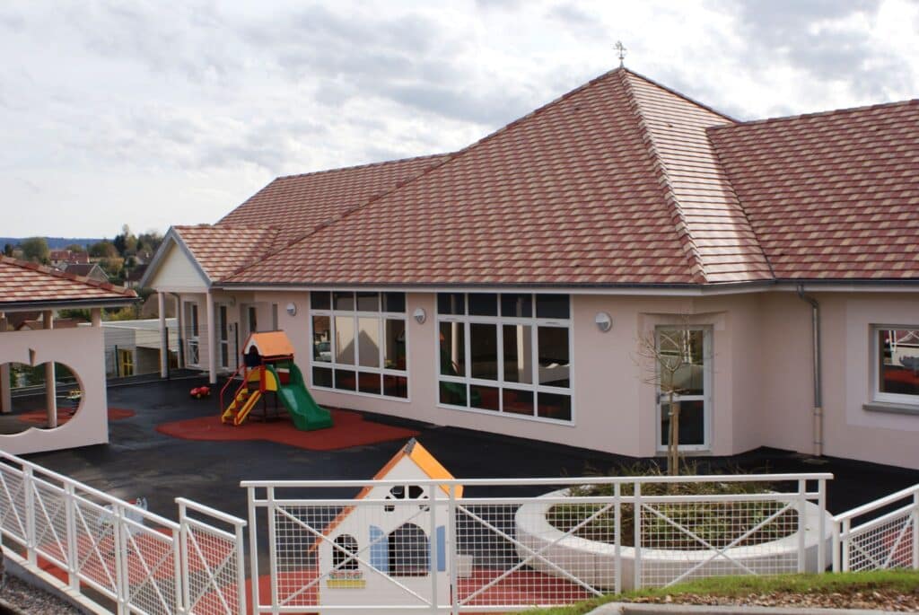 Photo extérieur de la Crèche L'Île aux Enfants à Etuz (70) © Ccpr