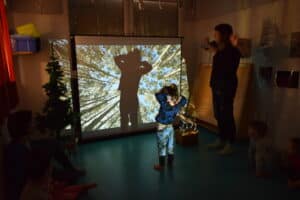 2024 - Crèche Etuz - Atelier corps-image-objet - Compagnie Un château en Espagne - Projet Ricochets